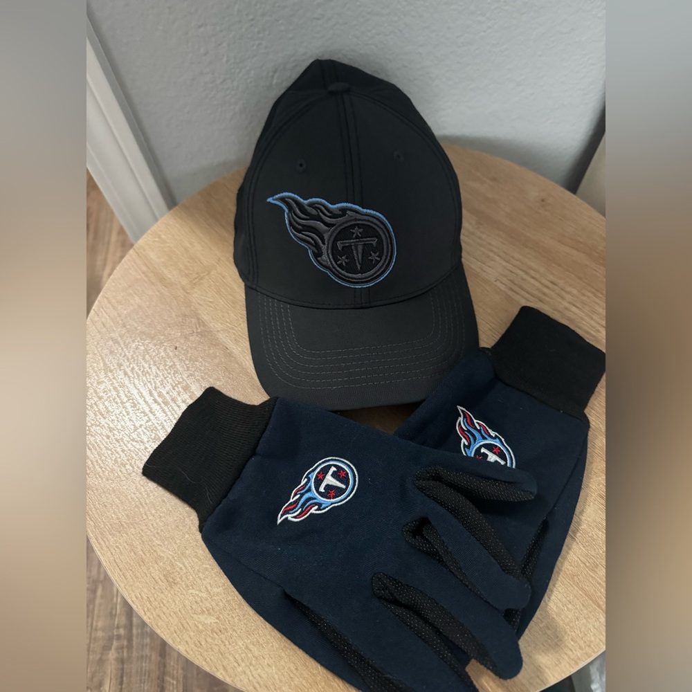 NFL Tennessee Titans Ball Cap & Gloves